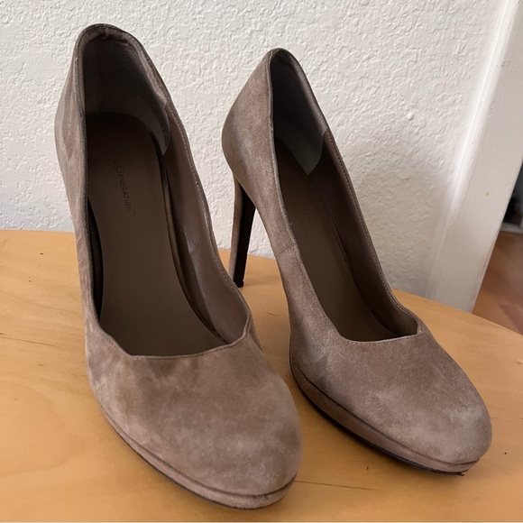 BCBGeneration Nude Suede Platform Pump Size 10 - Picture 2 of 15